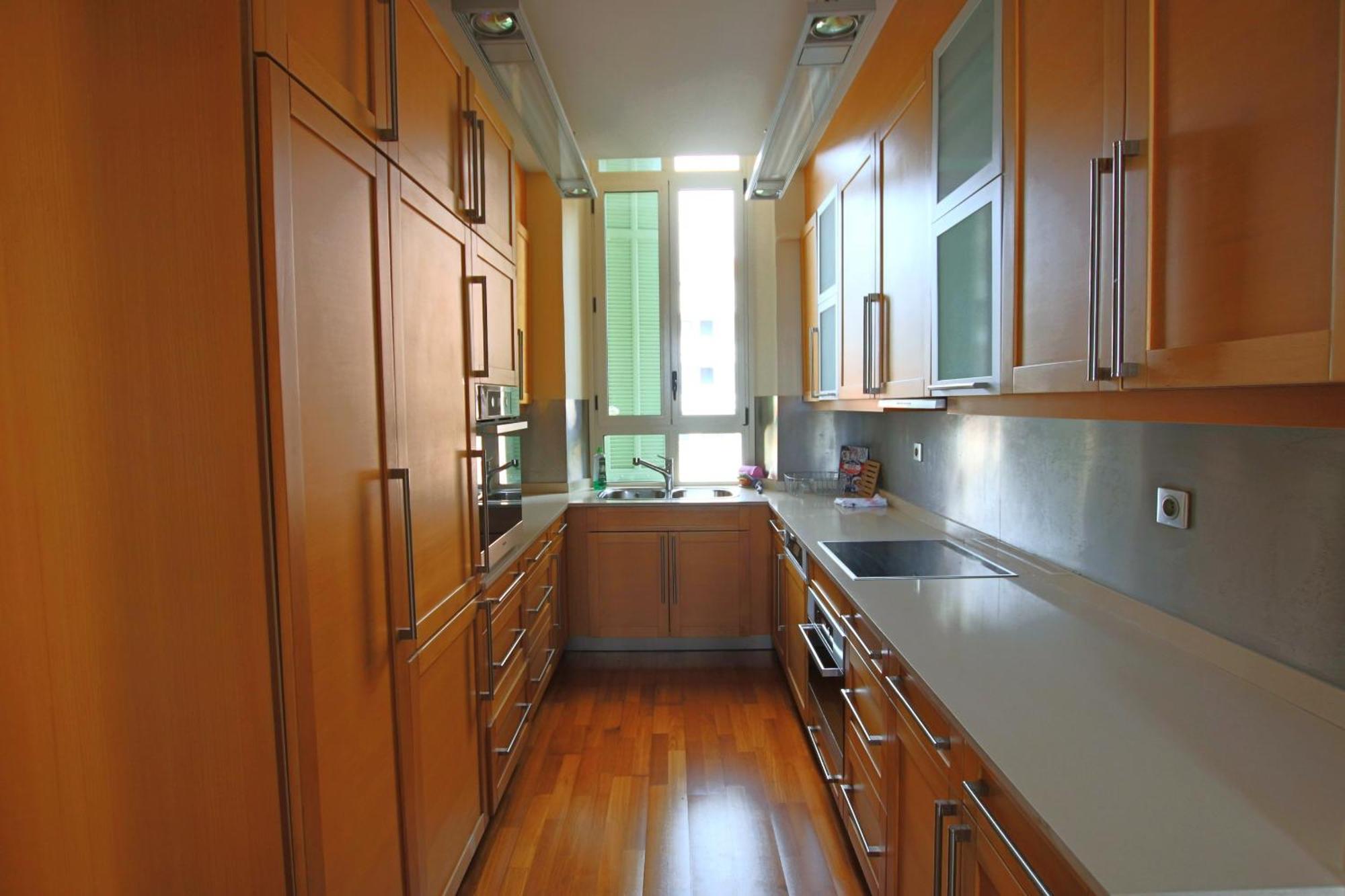 Four Bedrooms/sea View Apartment *